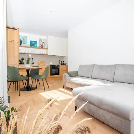 Apartment Cohost I Cozy With Stunning Forest View